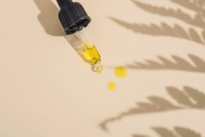 Cannabis Medicinal na Epilepsia Refratária: O Que a Ciência Diz e Como Acessar no Brasil 2 Frasco de óleo de canabidiol para tratamento de epilepsia refratária"